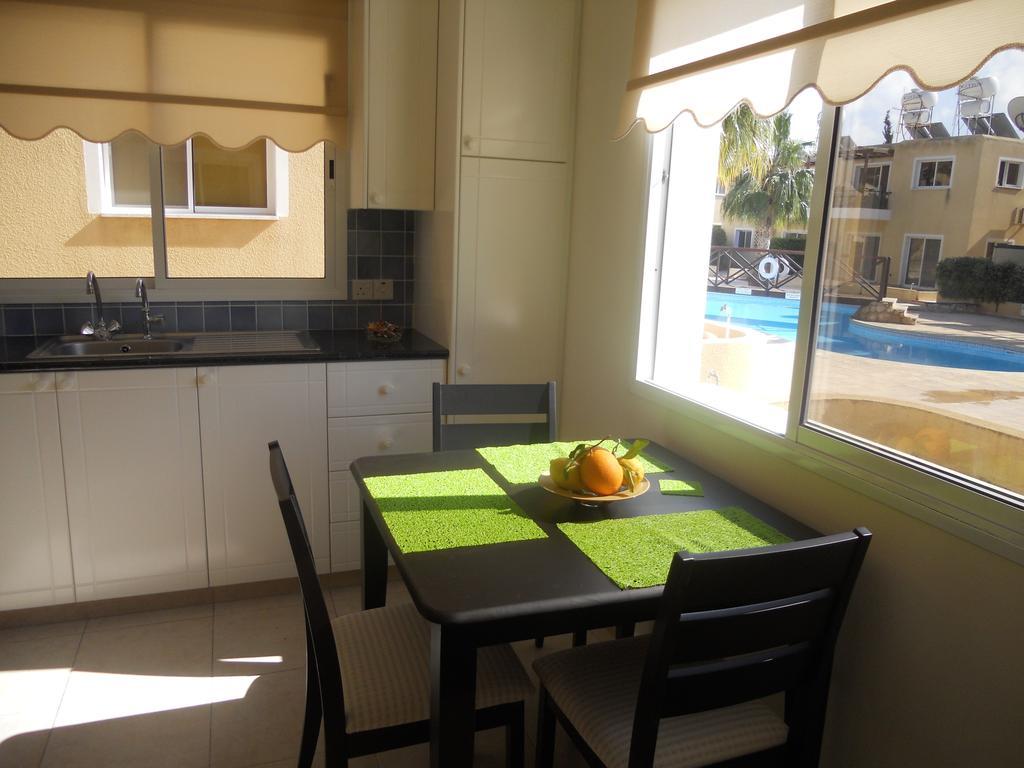 Sirena Sunrise Prestige Apartments Пафос Стая снимка