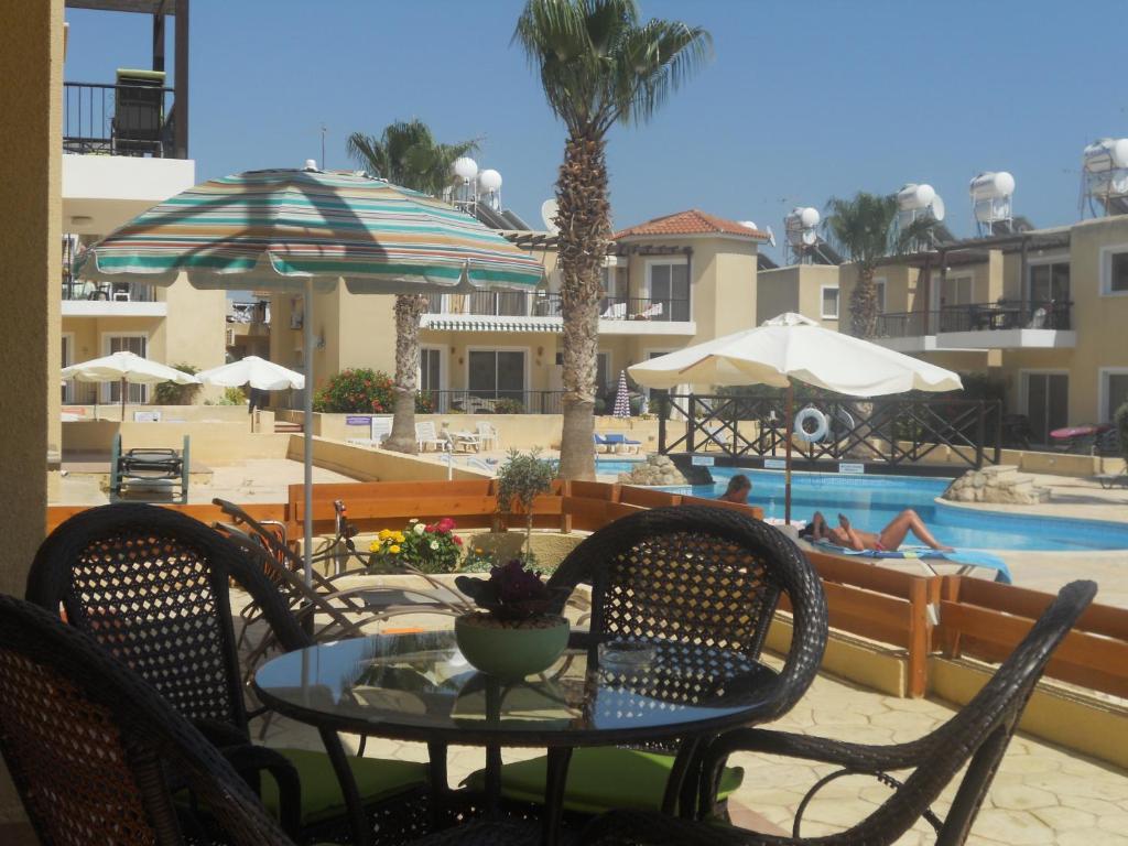 Sirena Sunrise Prestige Apartments Пафос Екстериор снимка