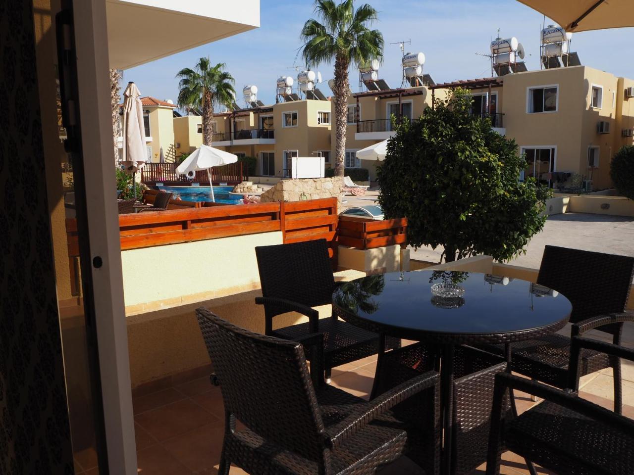 Sirena Sunrise Prestige Apartments Пафос Екстериор снимка